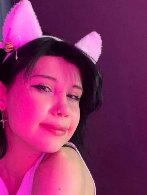 Sweet kitty look straight at you master