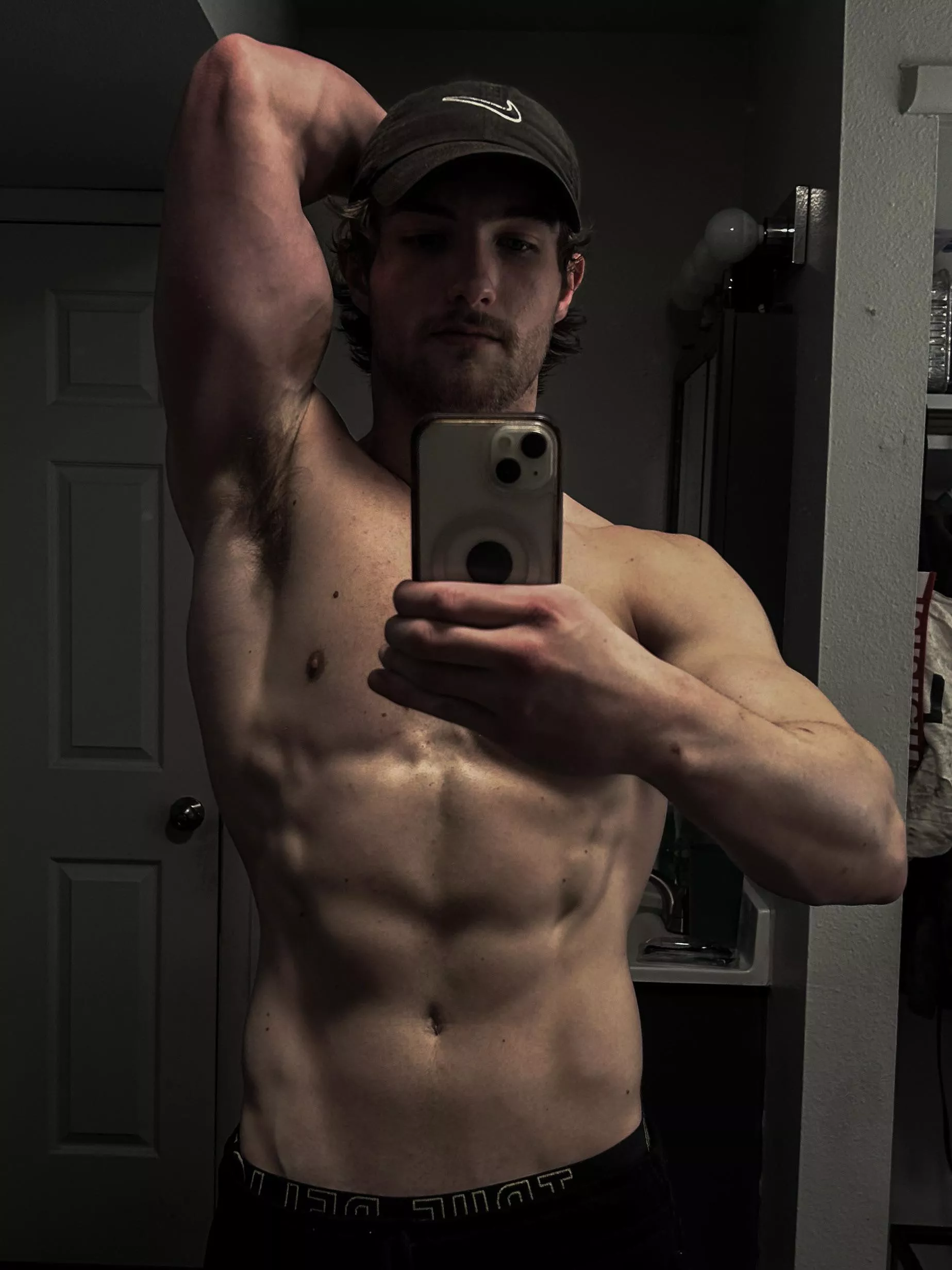 [20] do you like muscular guys?