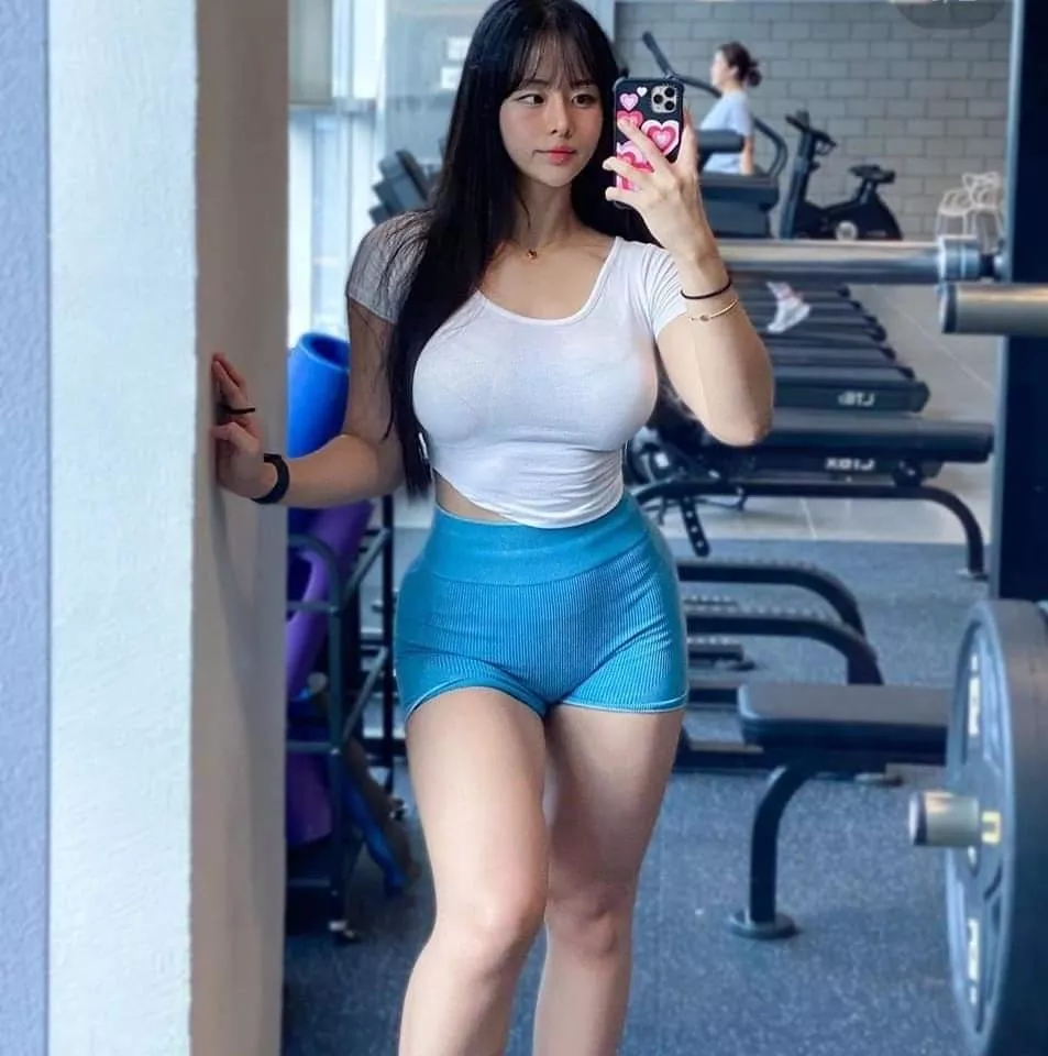 Hello guys good day does anyone know who is she? Thanks