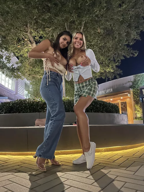 her bf dared us to take our titties out 🙊