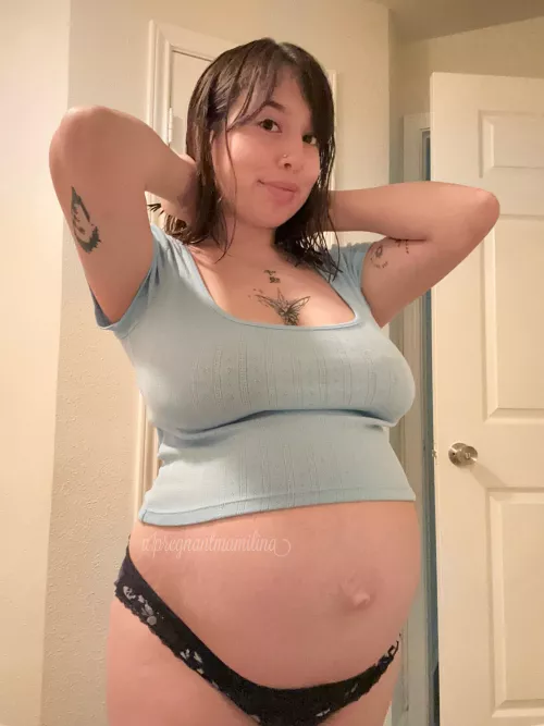 My pregnant bump looks so cute at 24 weeks! 🤭 Plus I got a haircut 💖