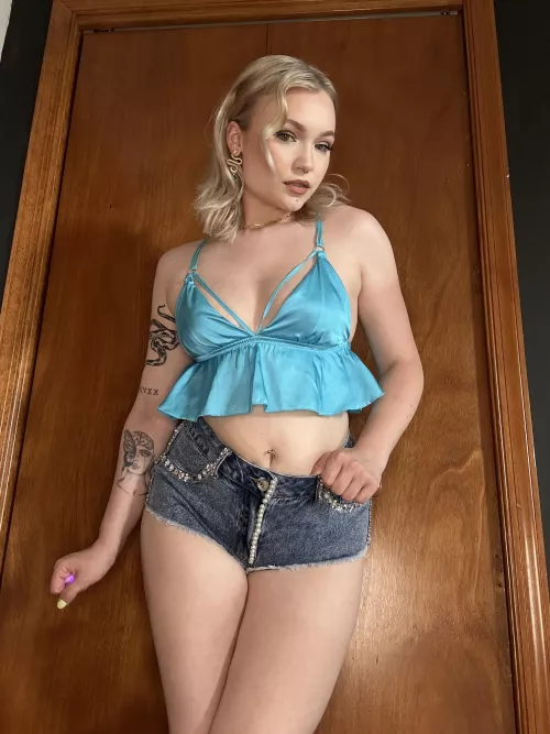 You look so … correct on your knees for me