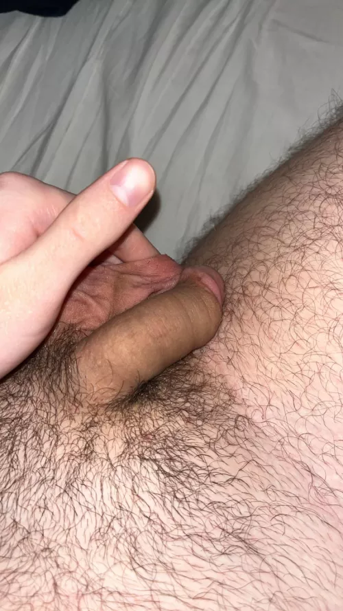 19 who wanna help me get my softie hard I love older chubby guys 35+ the older the better ;)