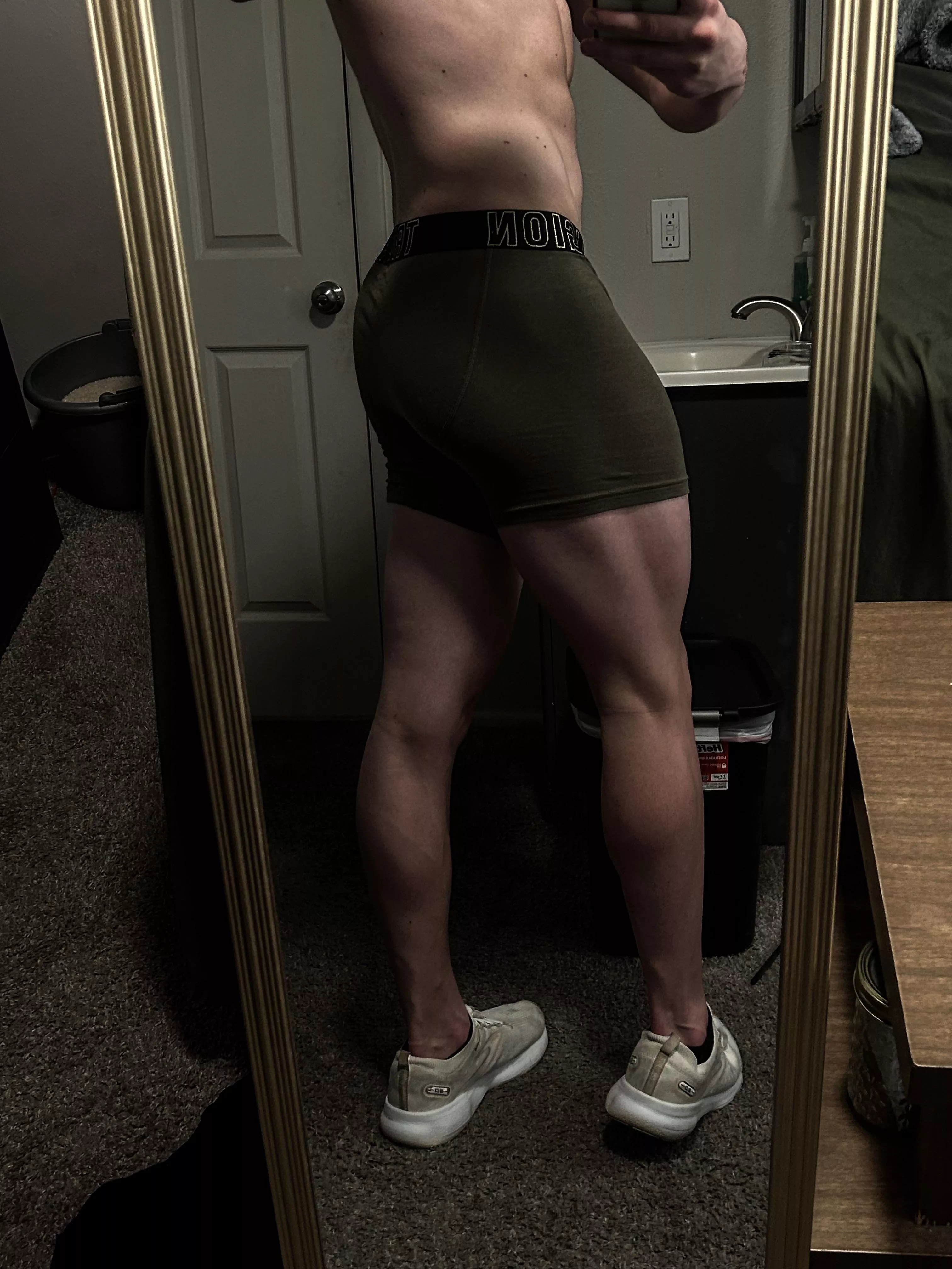 [20] do you like muscular guys?