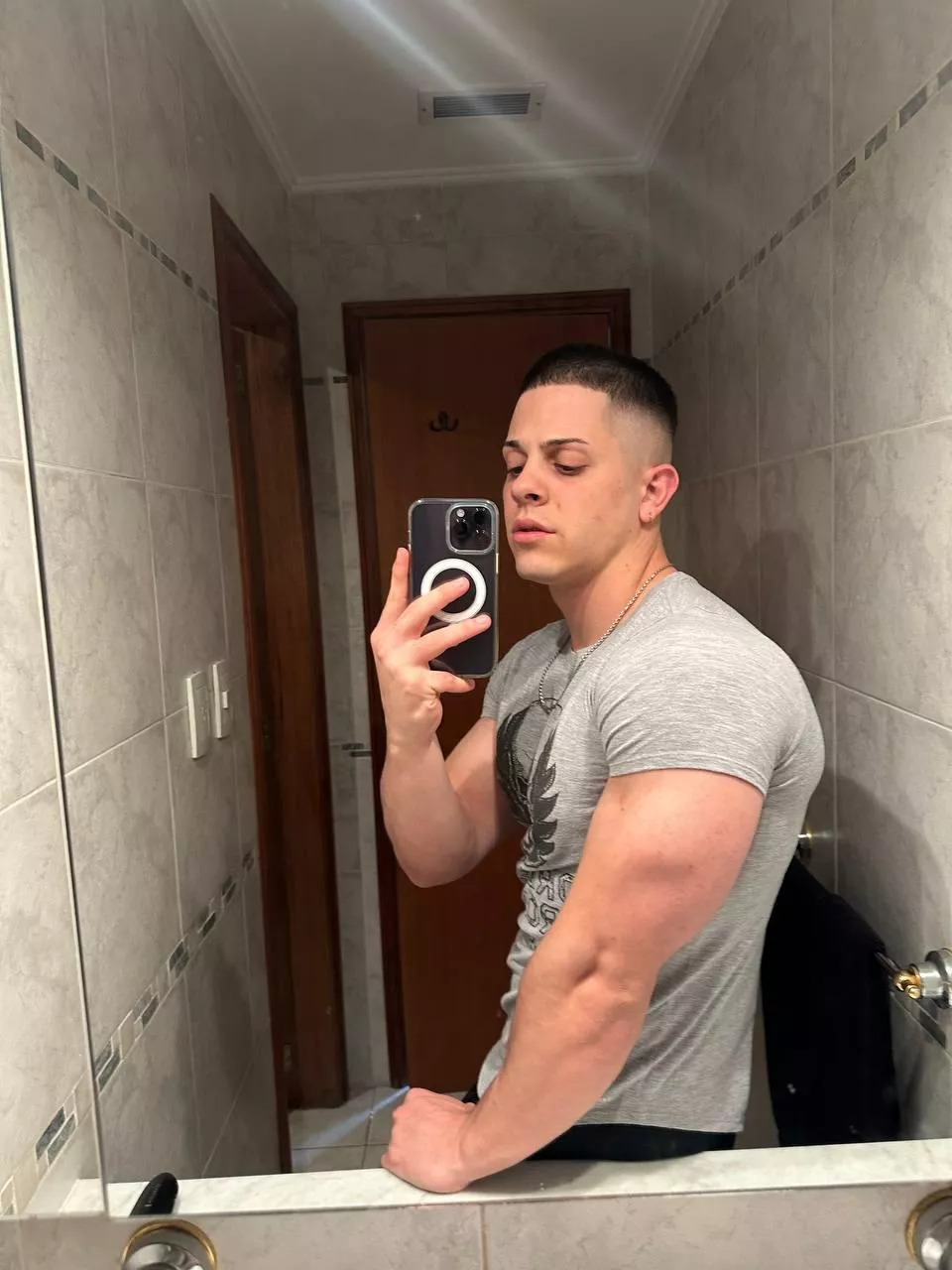 Call me a vanilla gorillaaa with these arms!!!