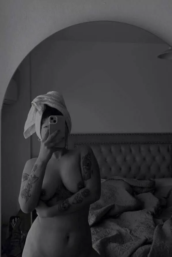 Do you like B&W mirror selfie as much i do? ;P