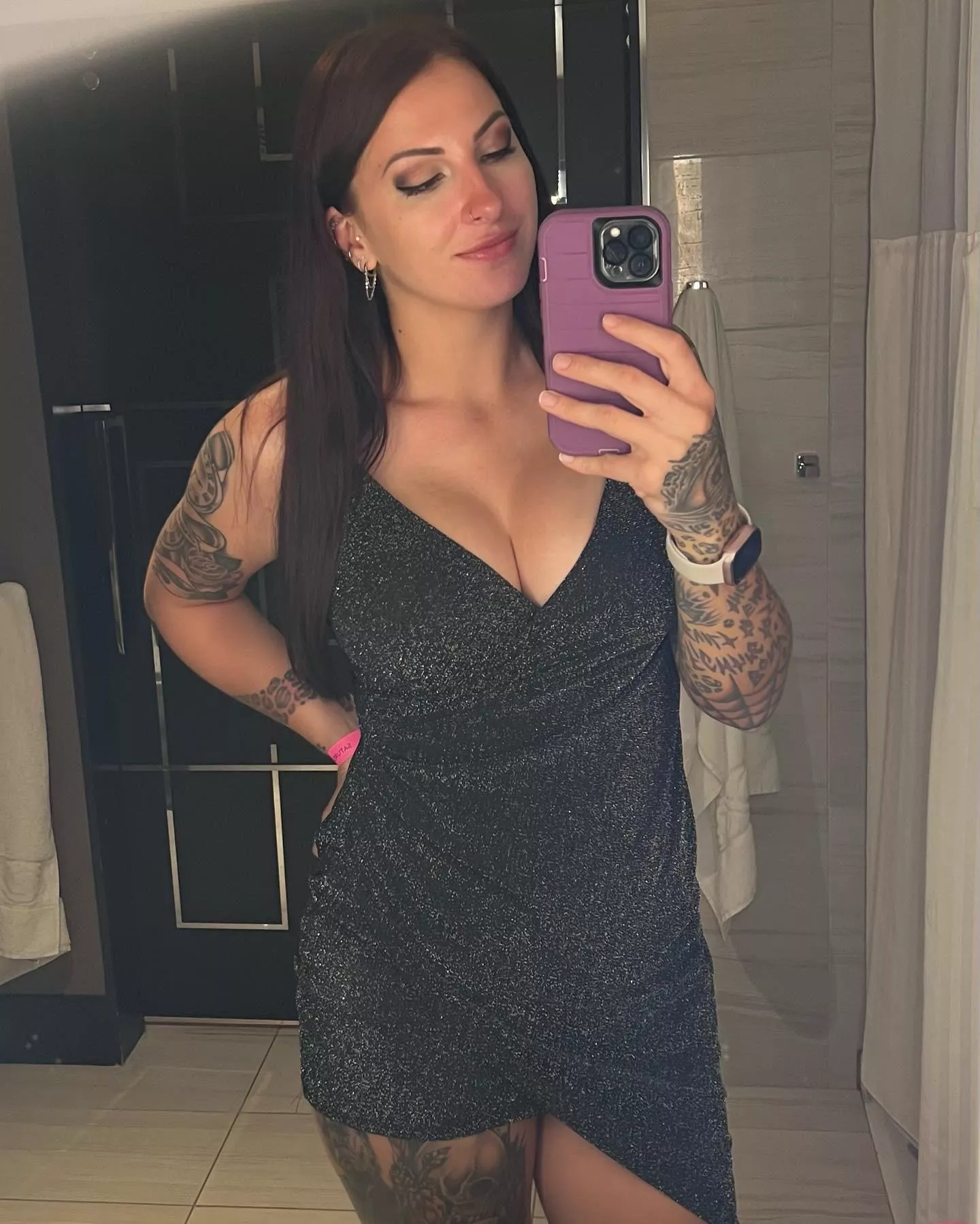 Do you like my glitter Vegas dress? 