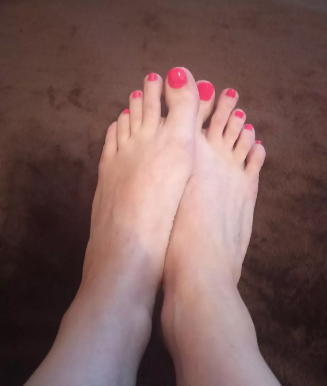 I love feeling a hot tongue on my toes...