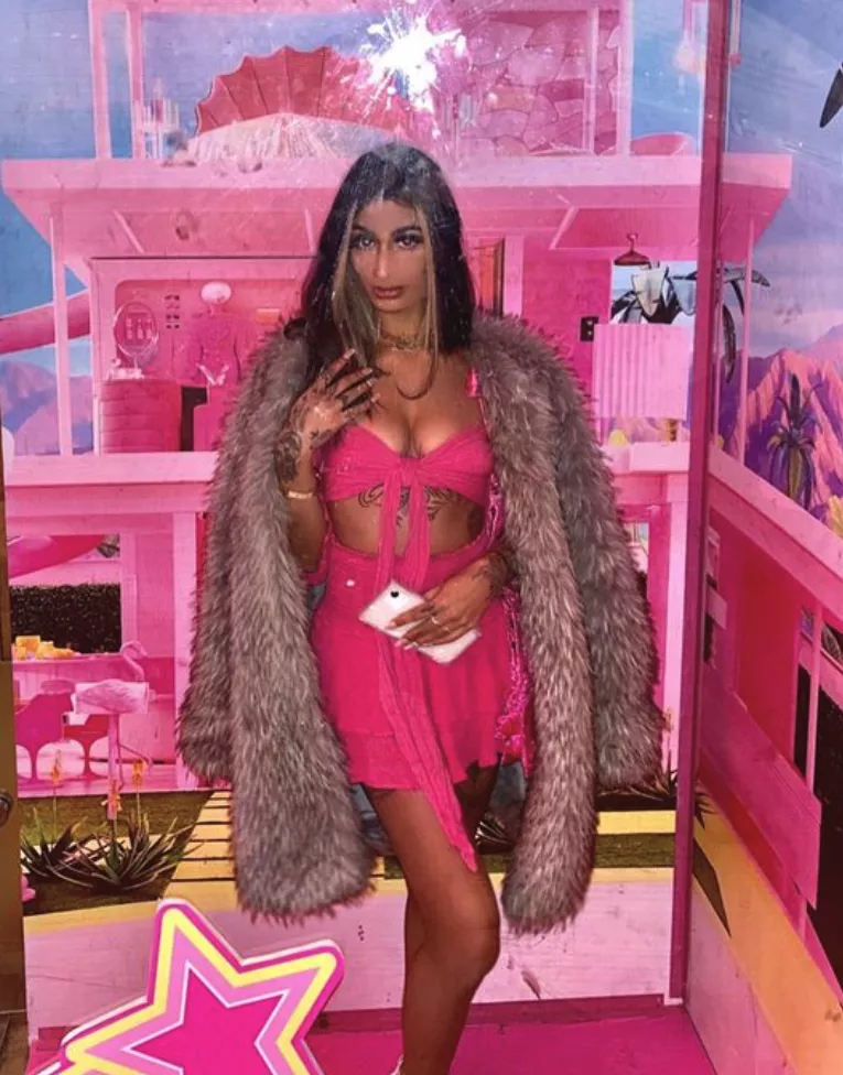 I’m curious to know if you would masturbate to my nudes if I ever sent you some ?