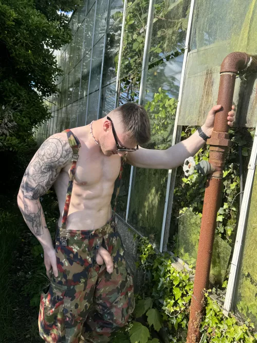 it's hard to focus on getting work done when i'm horny all the time 😏