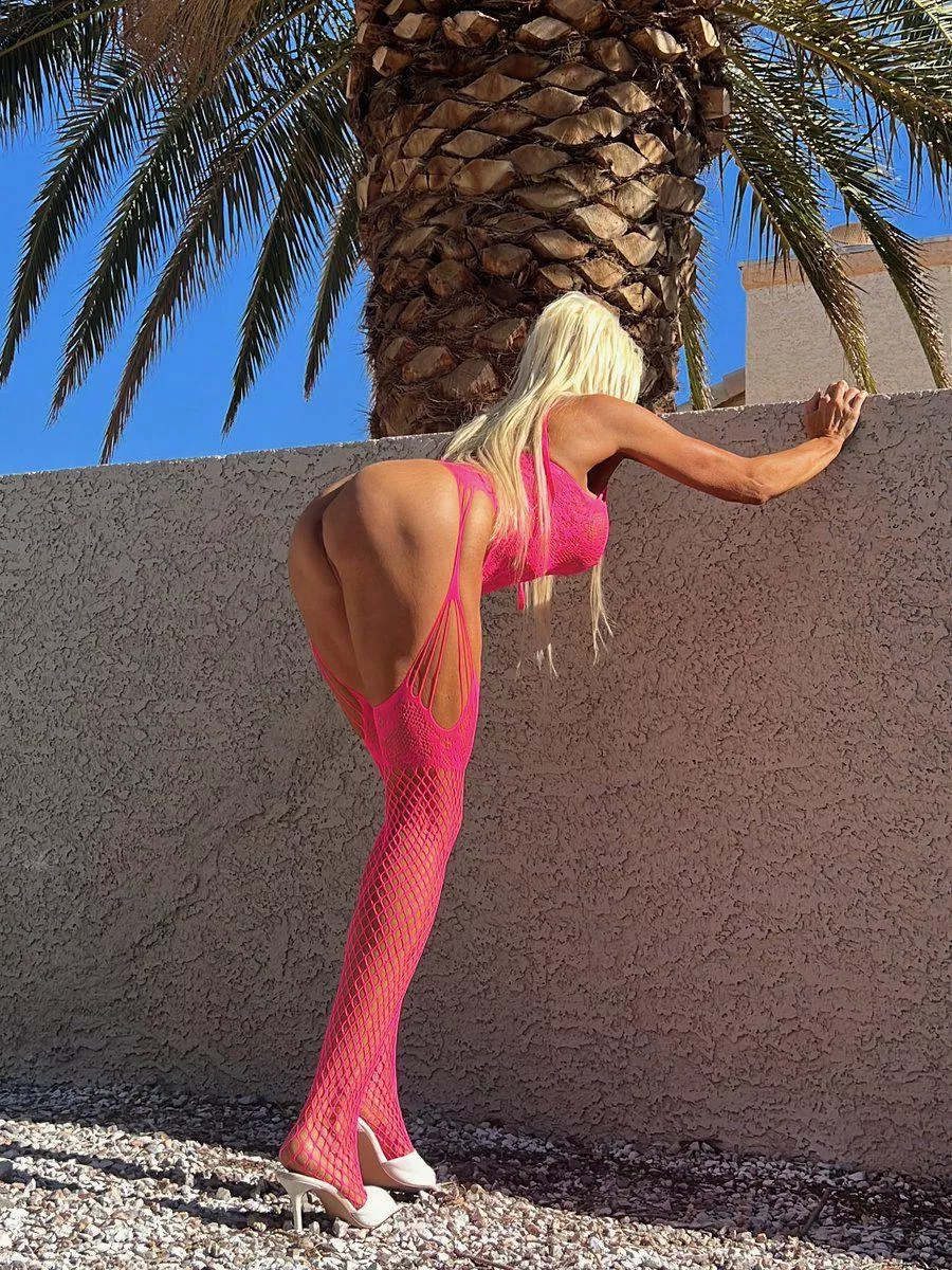 Just a MILF ready for the taking 💖 Any takers?