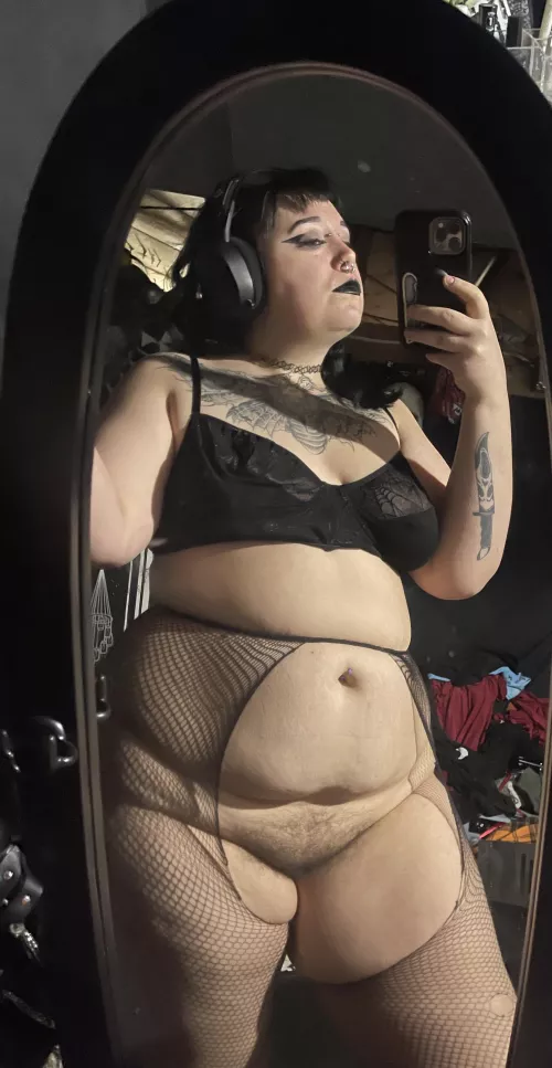 No clickbait title, just a Gothiccc Queen