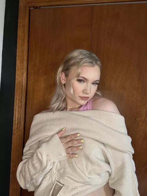 This shoulder is all you get to see betas 