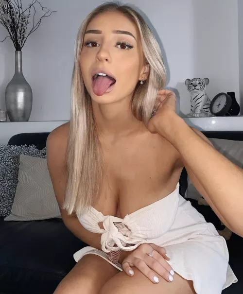 Tongue out 