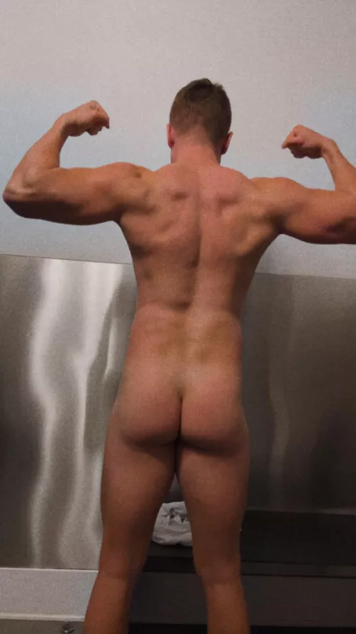 Wanted to show off after leg day today.