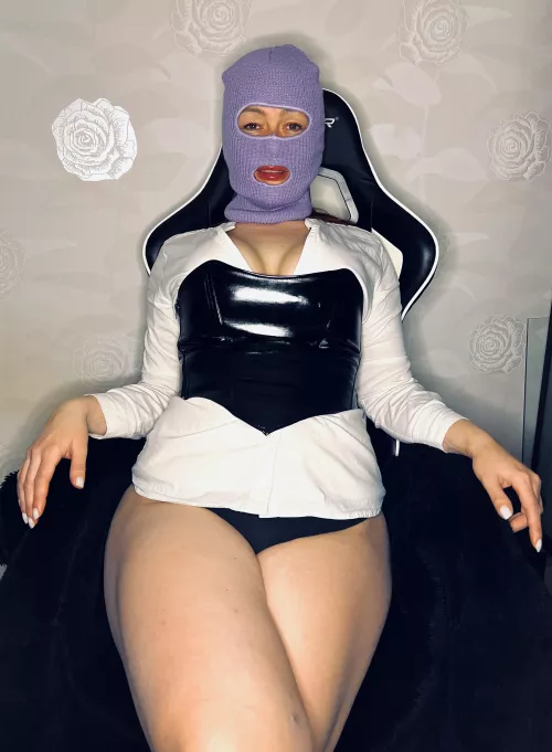 What do you think about a 44y secretary? 