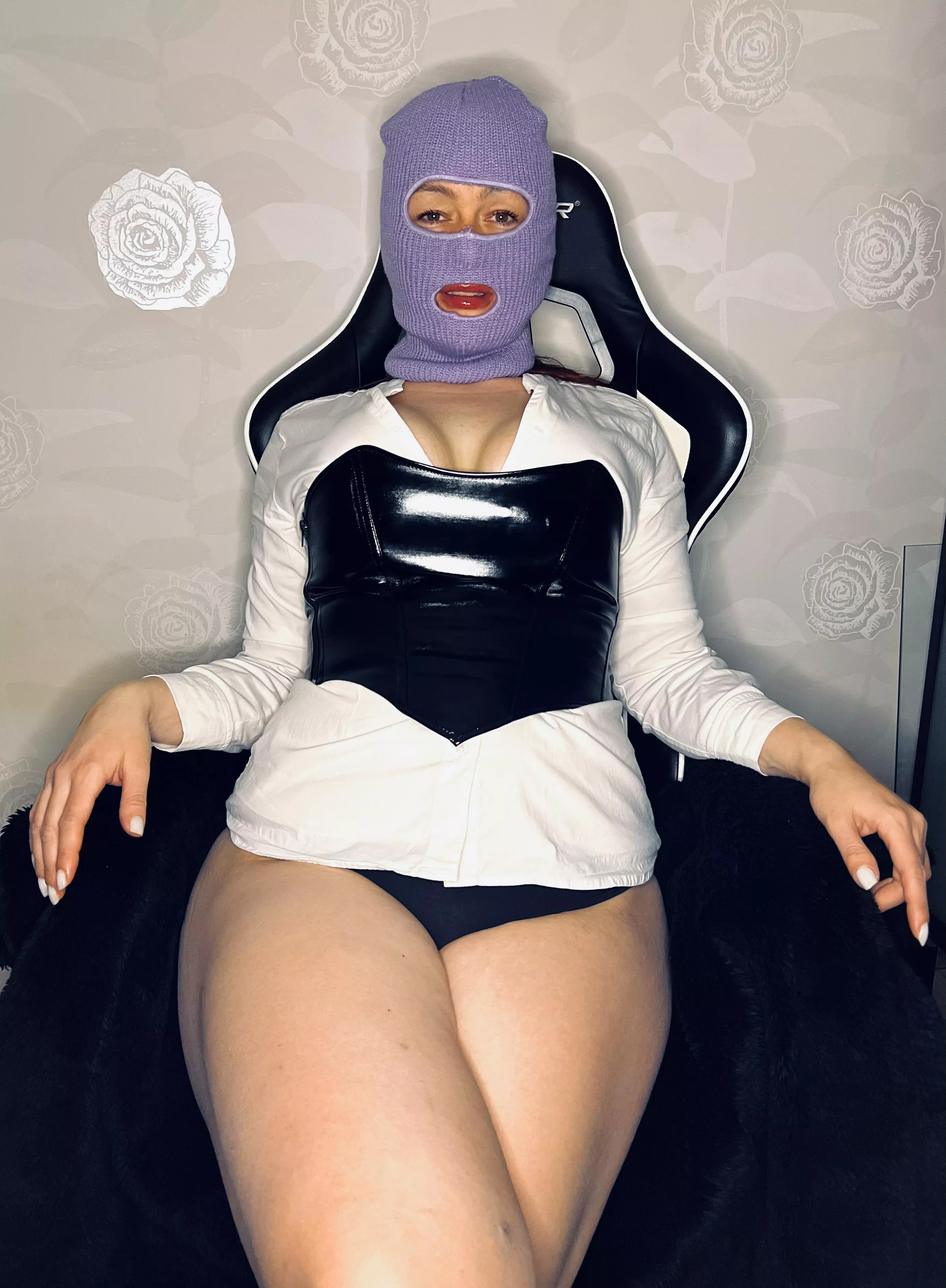 What do you think about a 44y secretary? 