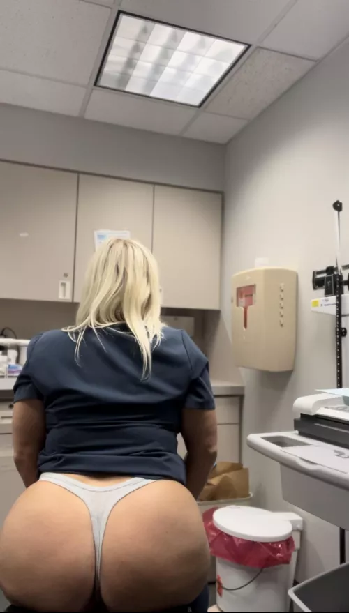 You walk in to the exam room and see me, wyd?!