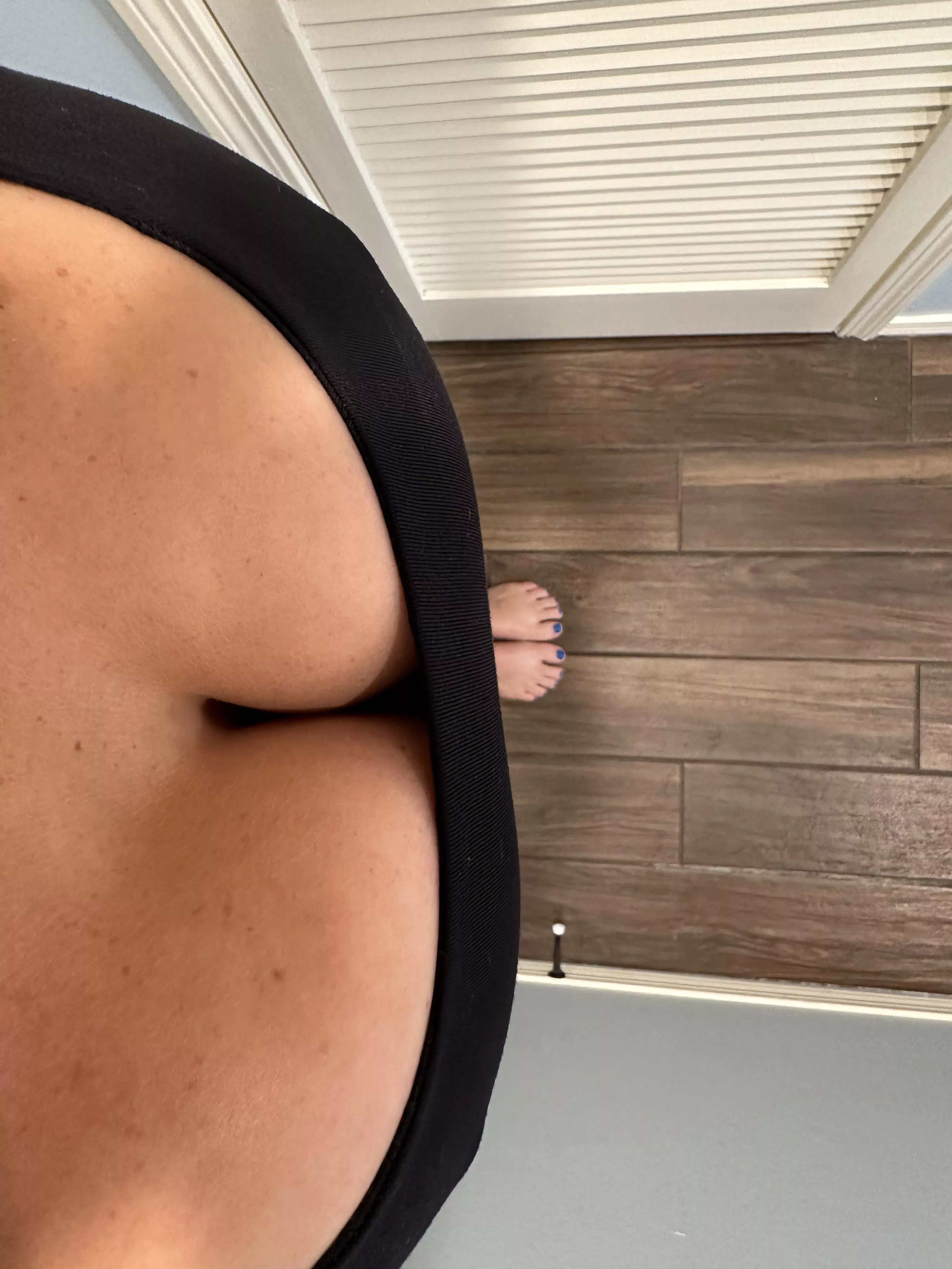 Big titties and little toes 