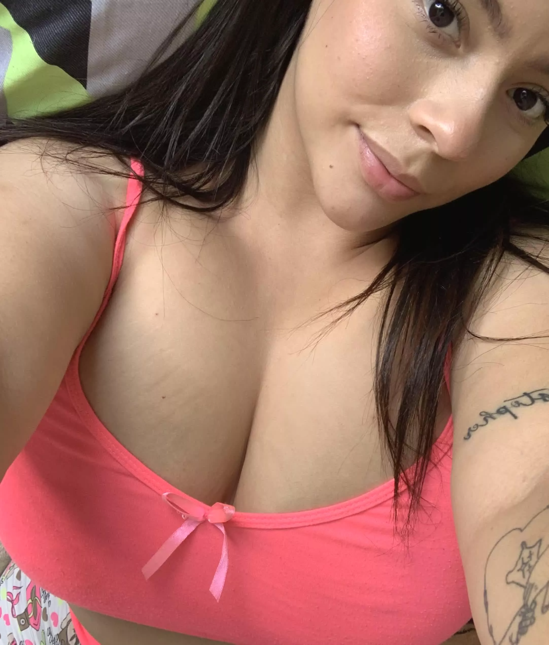 Come get on top of me 🖤