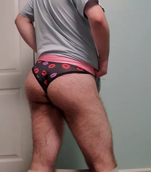 Cum and give it kisses