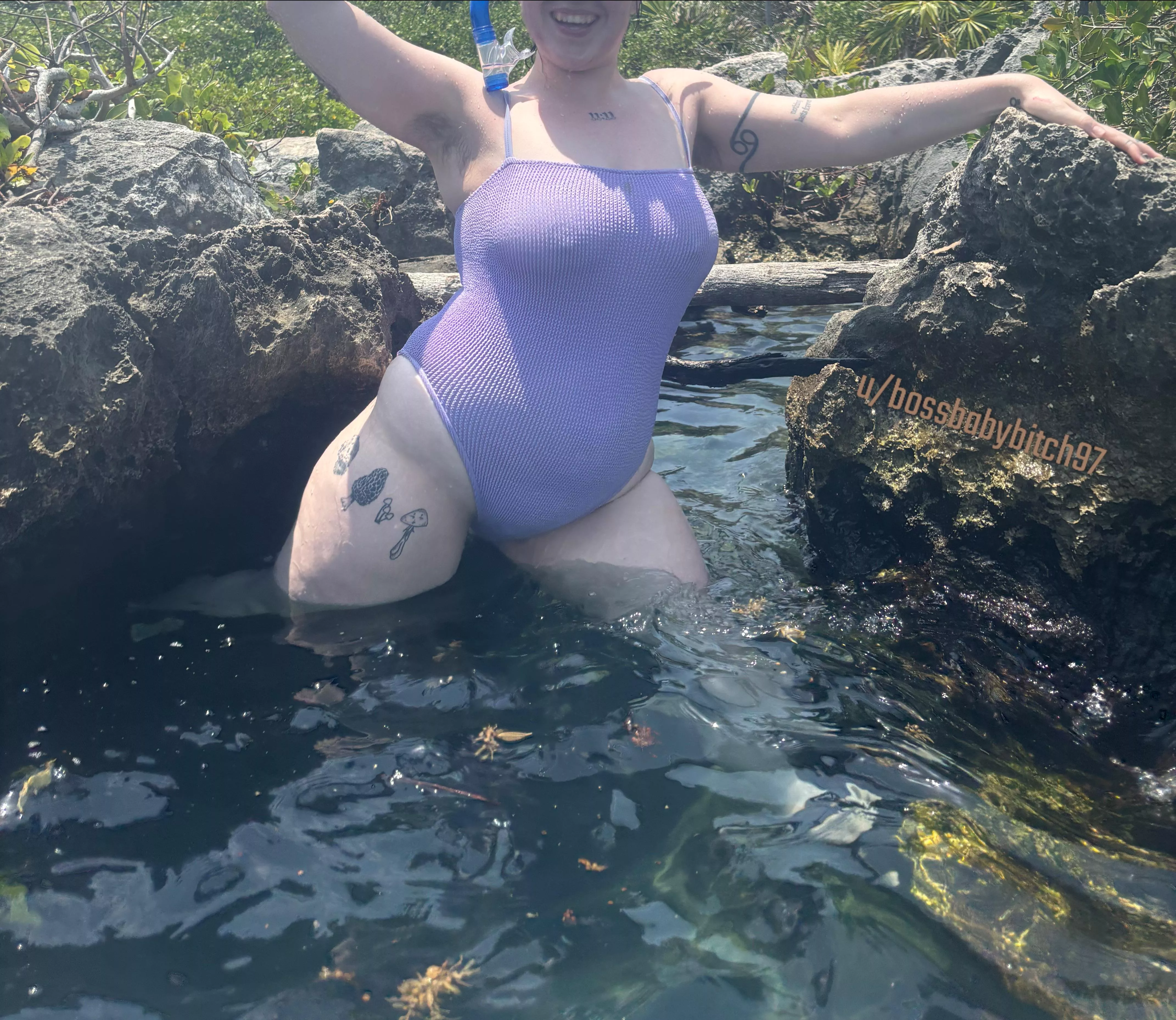 Curvy babes snorkel too