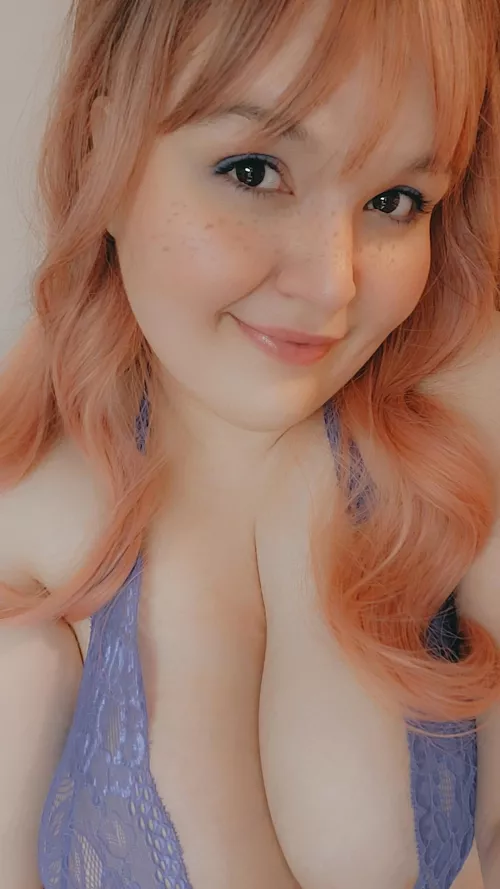 Huge boobs means amazing cleavage (F cup)