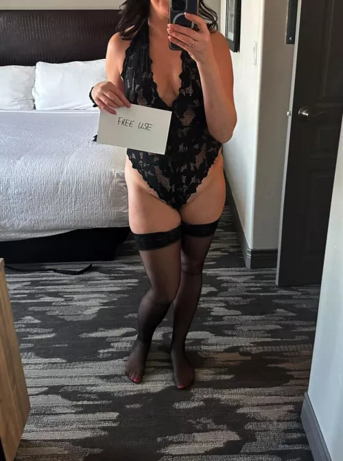 I wonder if the sign I left next to me when my guest arrived made this outfit sexier.