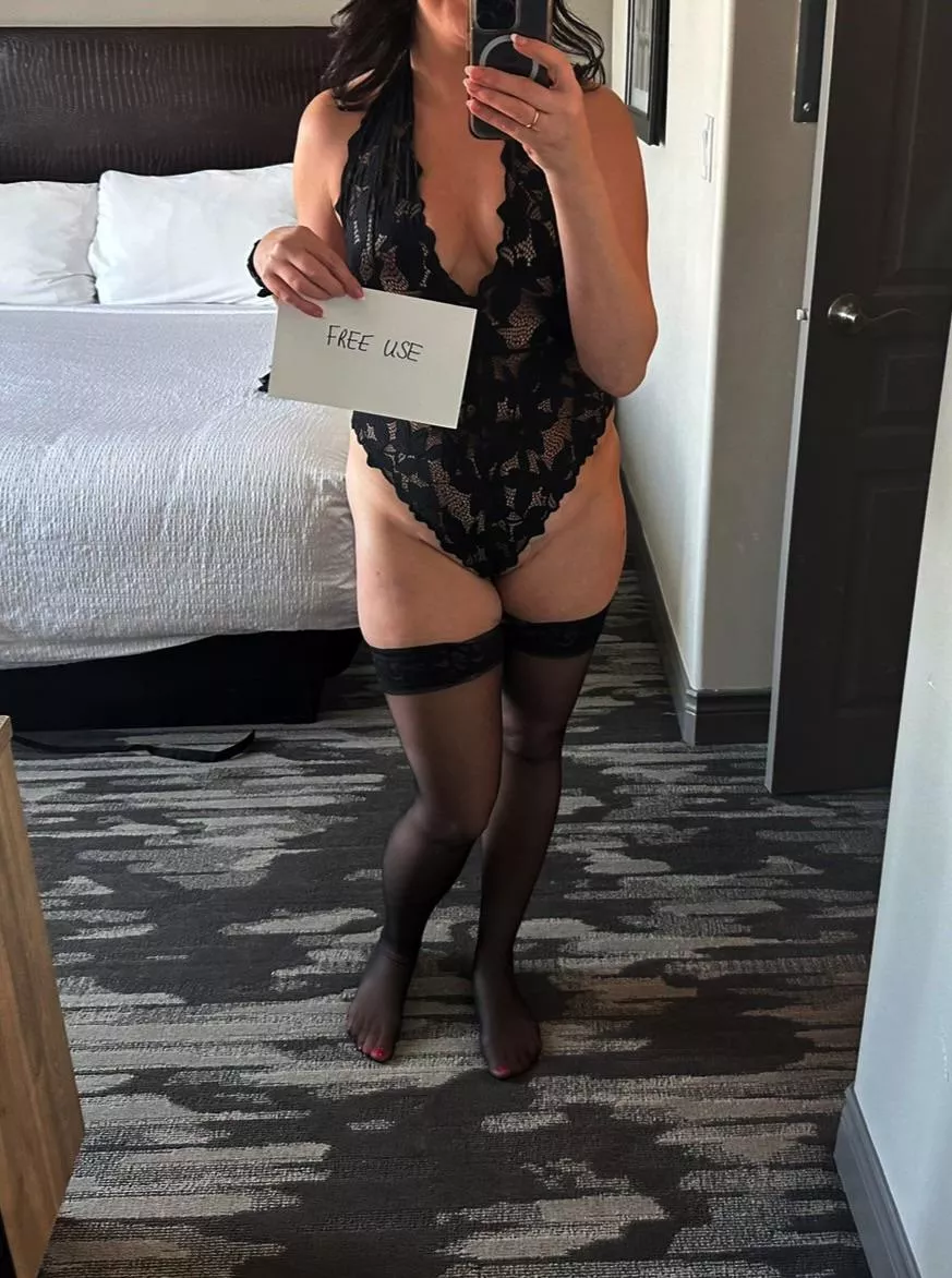 I wonder if the sign I left next to me when my guest arrived made this outfit sexier.