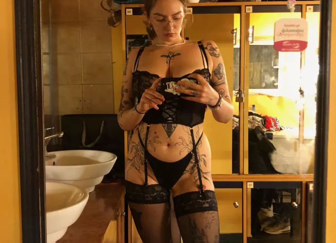 I’m in my bed alone, I'm free wanna try me?