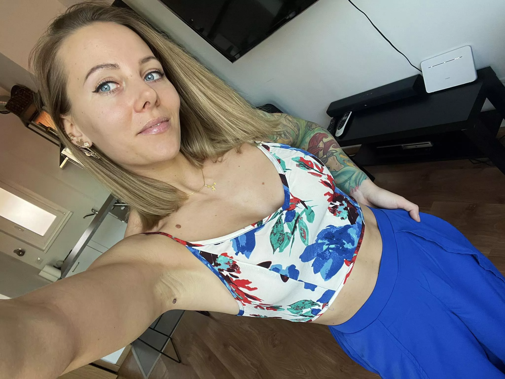 Just here to brighten up your day, hope it worked 🥰