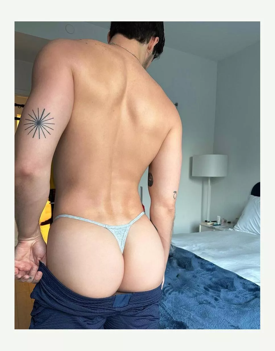 Love the wag this thong fits