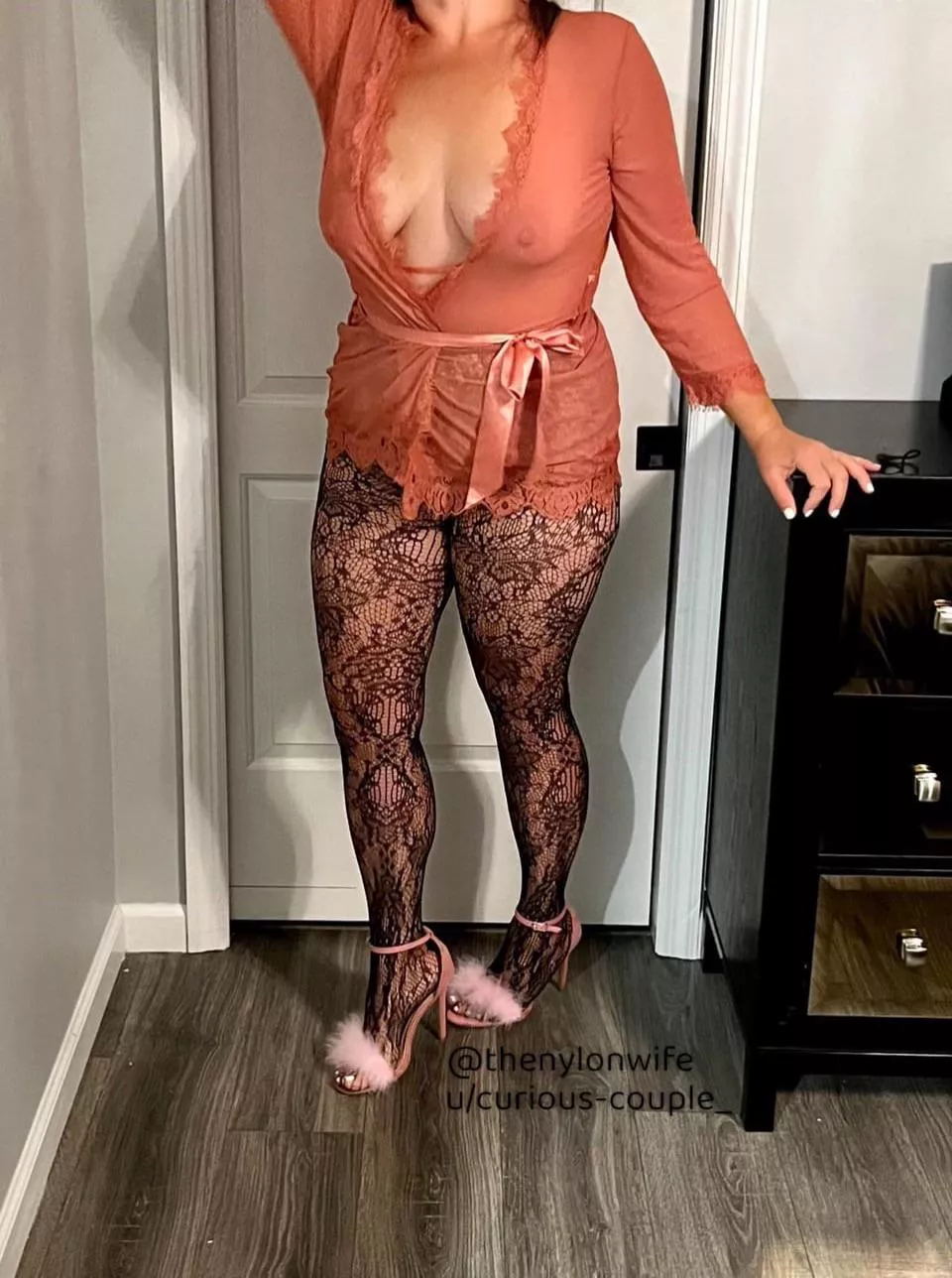 Pink heels and lace hose ! 💋 