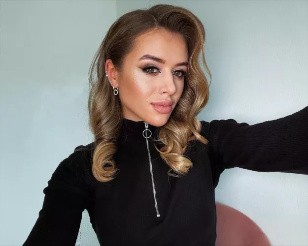 Sexuality is not only a body, but also a girl's look that makes everything clear