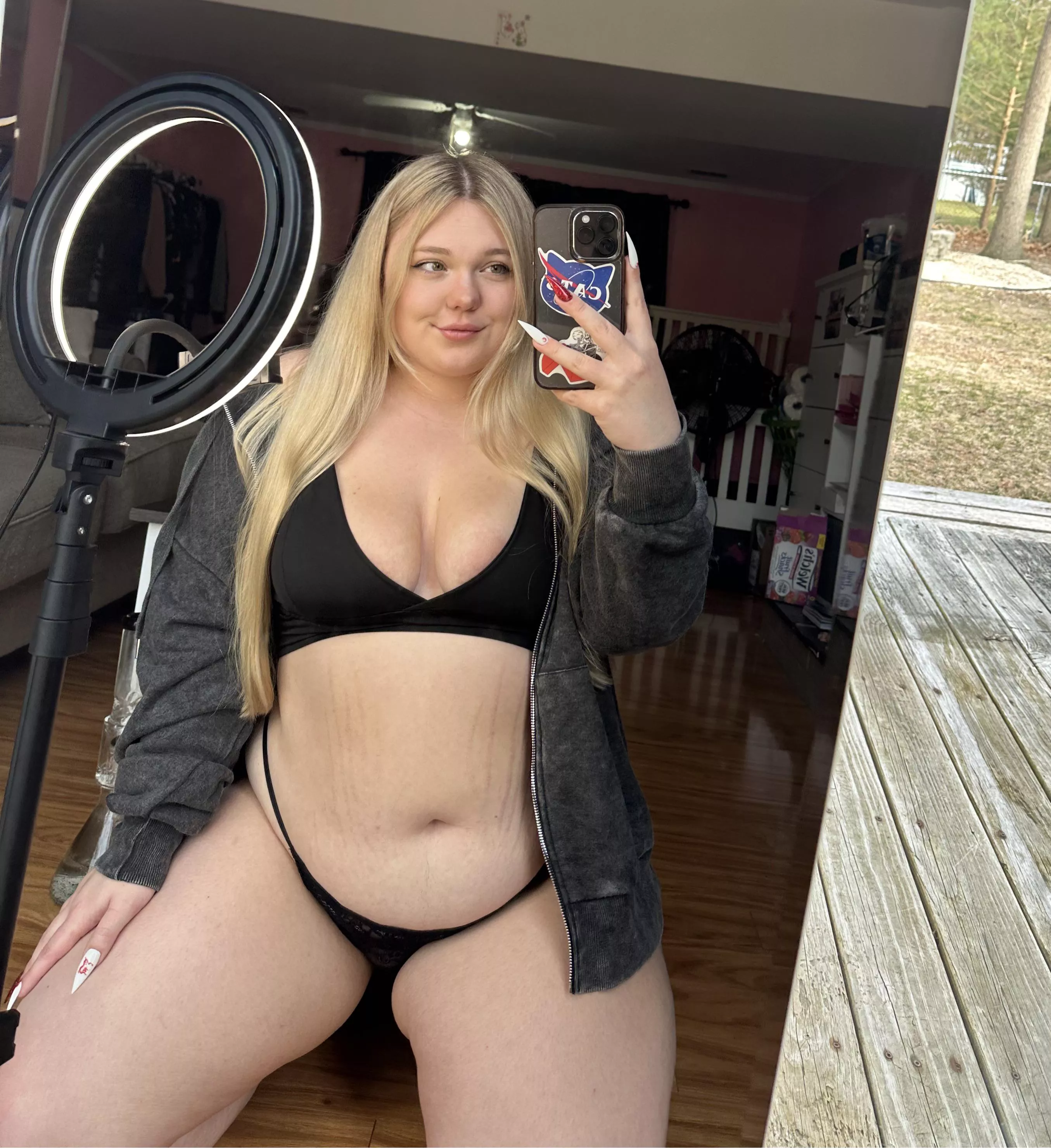 The type to always have snacks in my purse 🤭