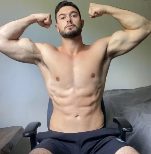 Which armpit do you rather 🤔