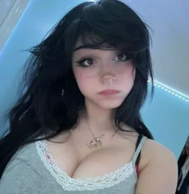 would you like to receive hot pics on your phone without warning?