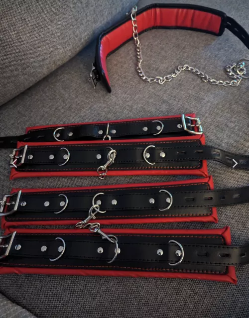 34 Switch who loves bondage looking for others who loves it aswell! Preferably switches who likes ordering others to do it aswell as doing it themselves!