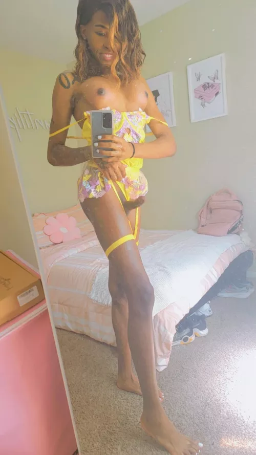 do you wanna fuck a trans girl or do you wanna GET fucked by a trans girl?💛