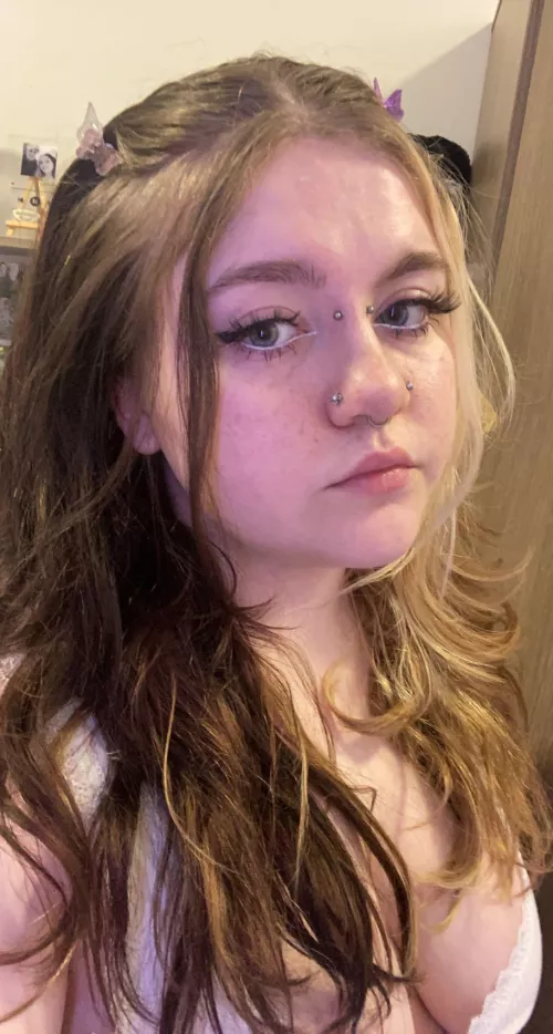 dream is to look like a doll hehe