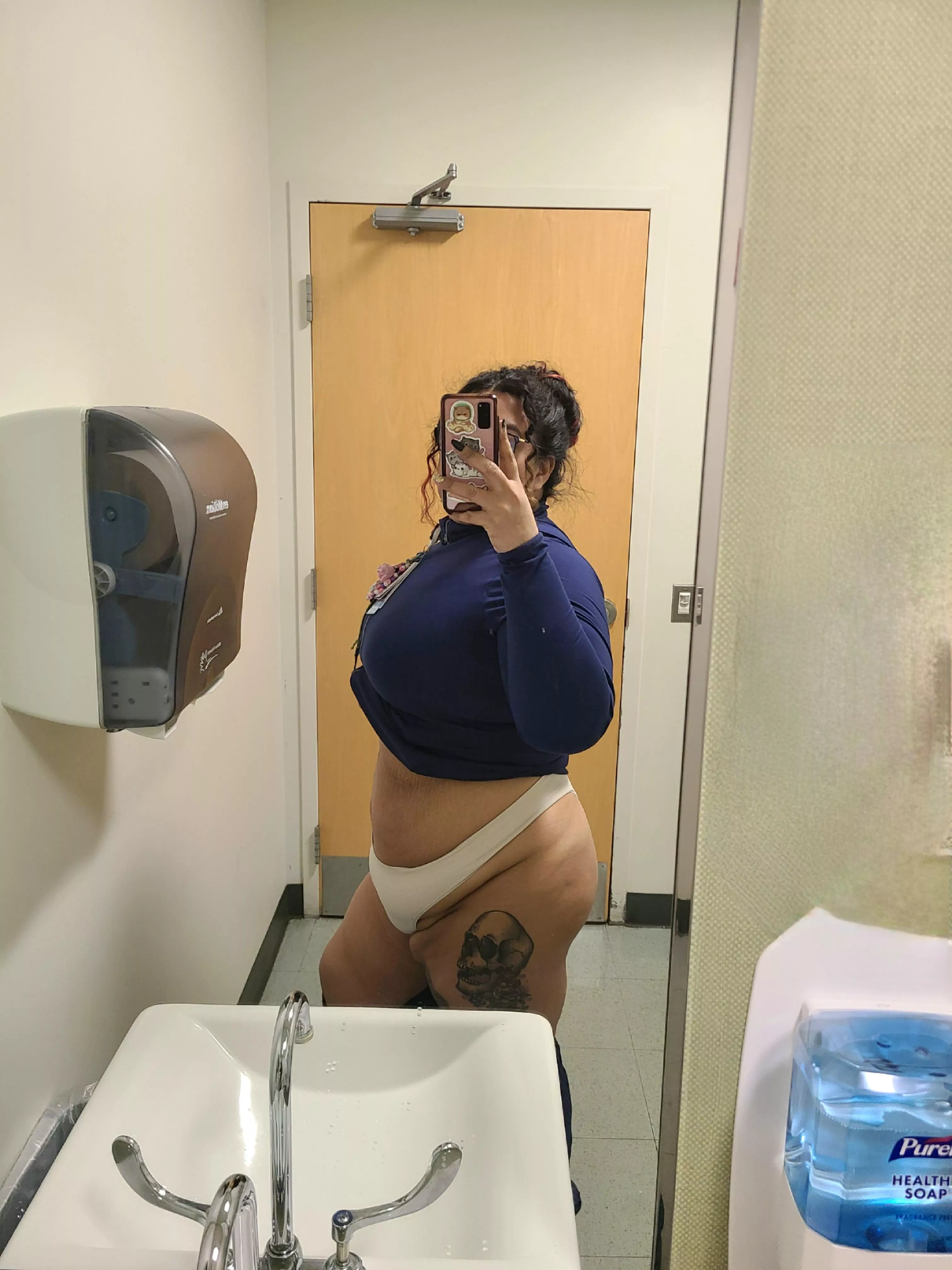 God...I love being a woman 🍑