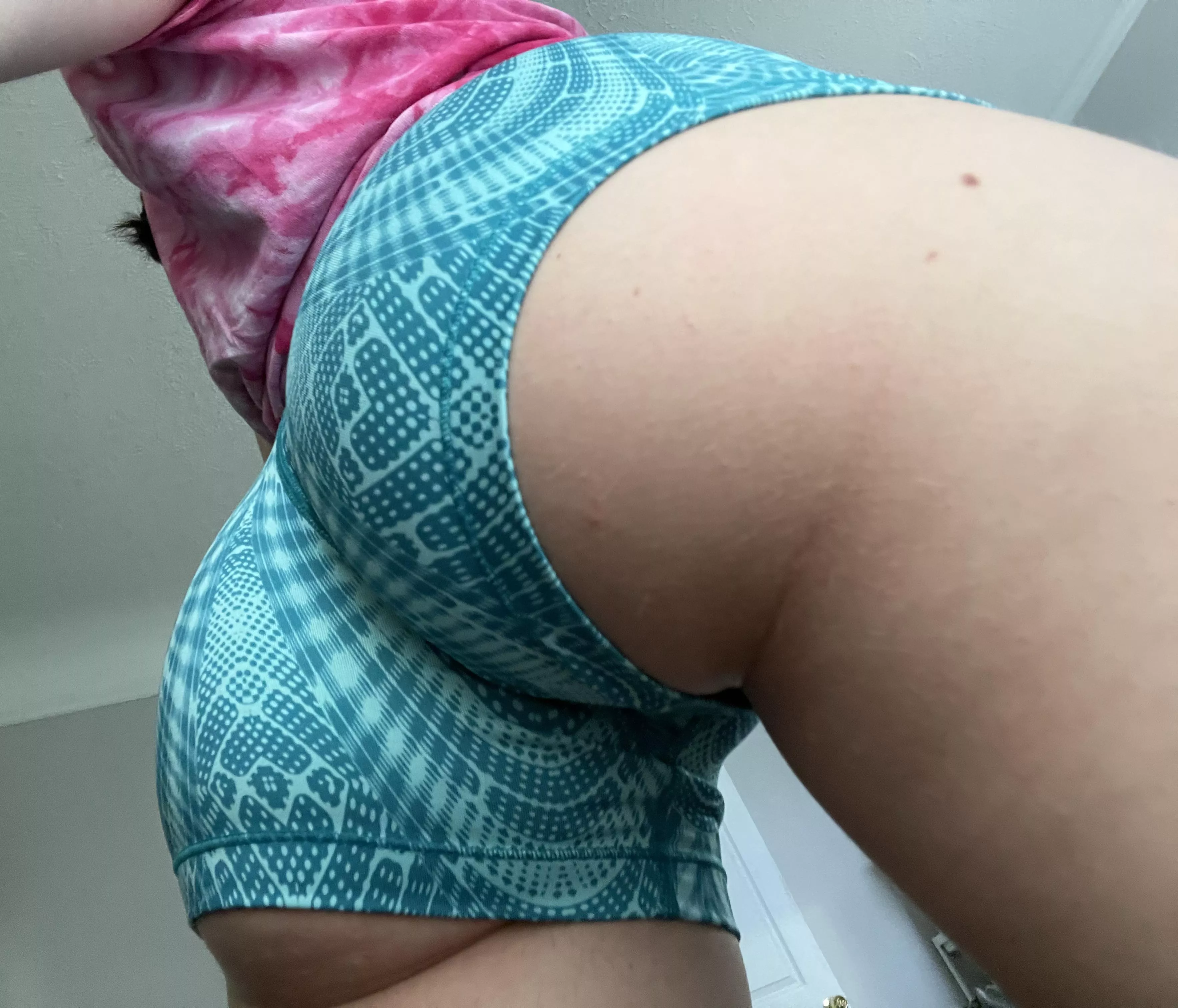 I think this angle is so flirty 