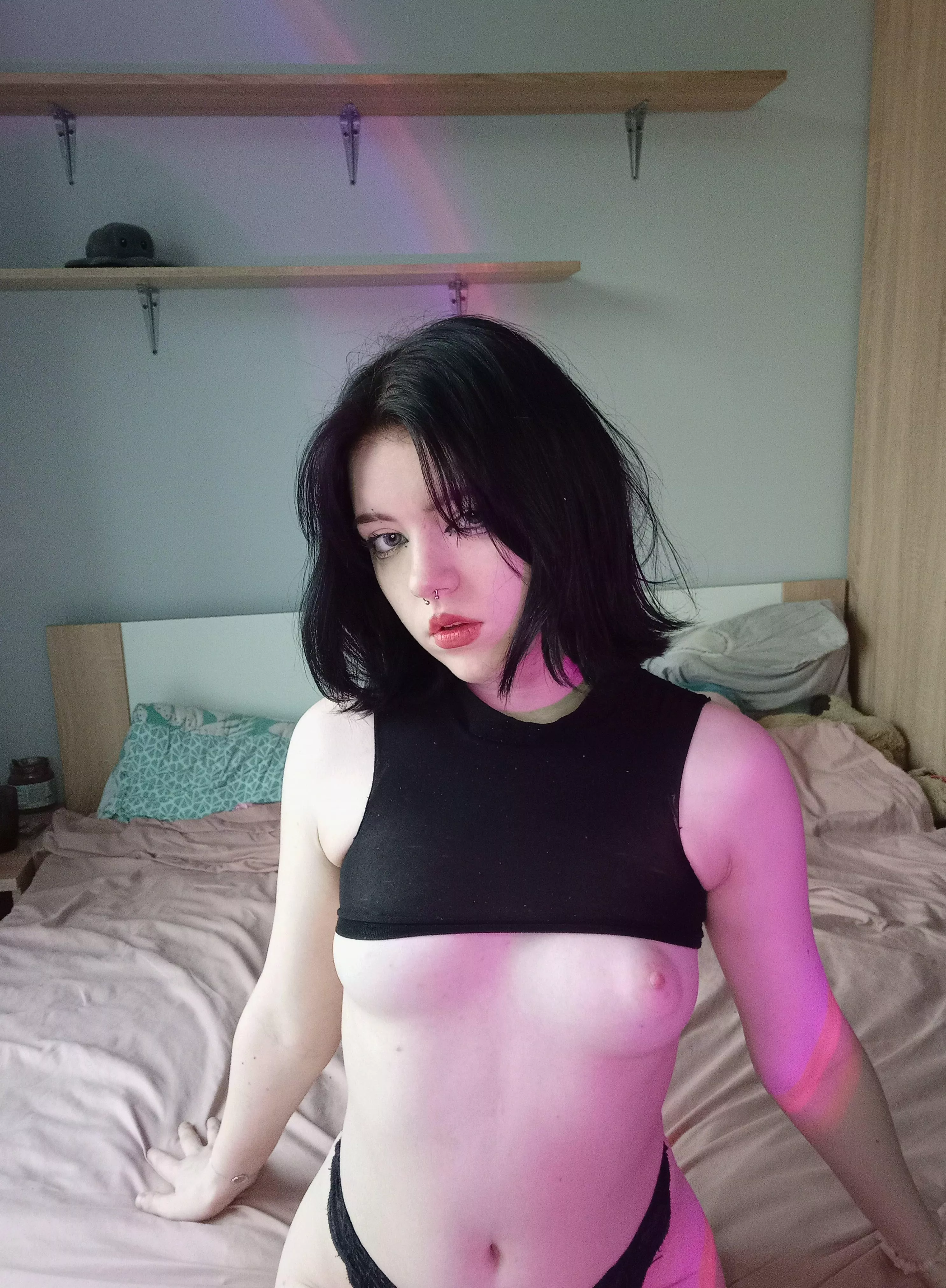 I wish older guys were more into smaller girls 😥 19F