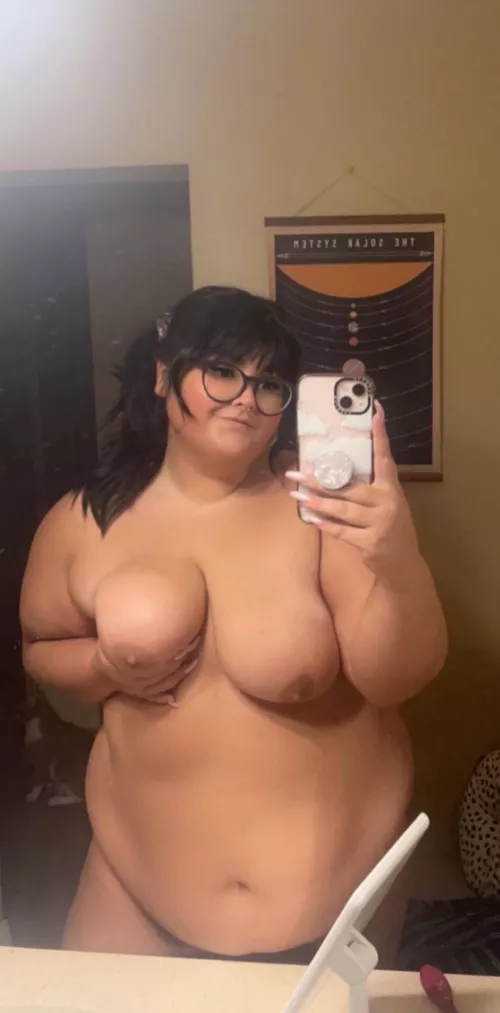 i’d love to be ur lil distraction while you work today 😛