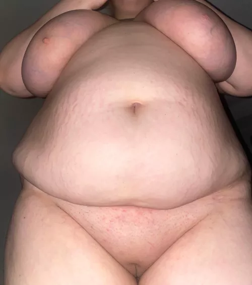 imagine you wake up and the first thing you see is this big belly in front of you. what would you do? 🧐