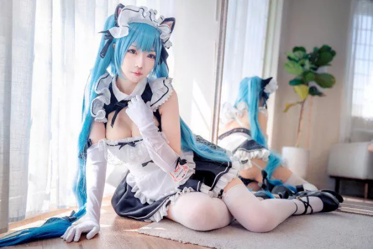 Maid Privaty cosplay by rukalee [Nikke]