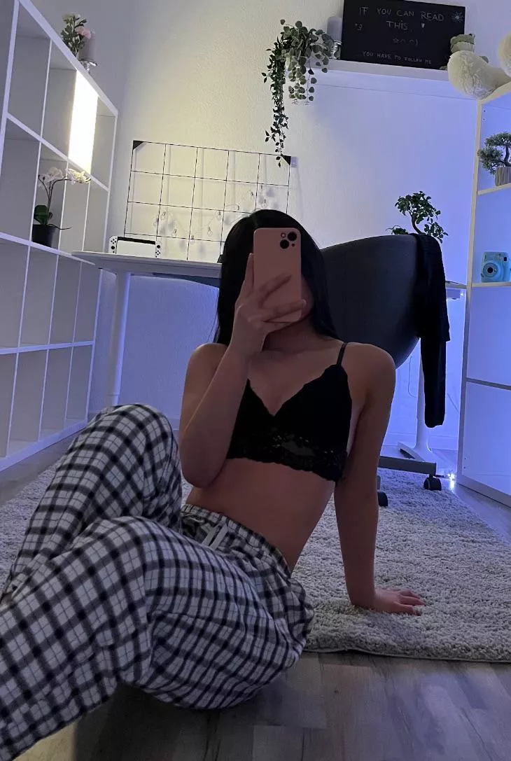 Relaxing after studying ~ but hopefully not alone 👉🏻👈🏻