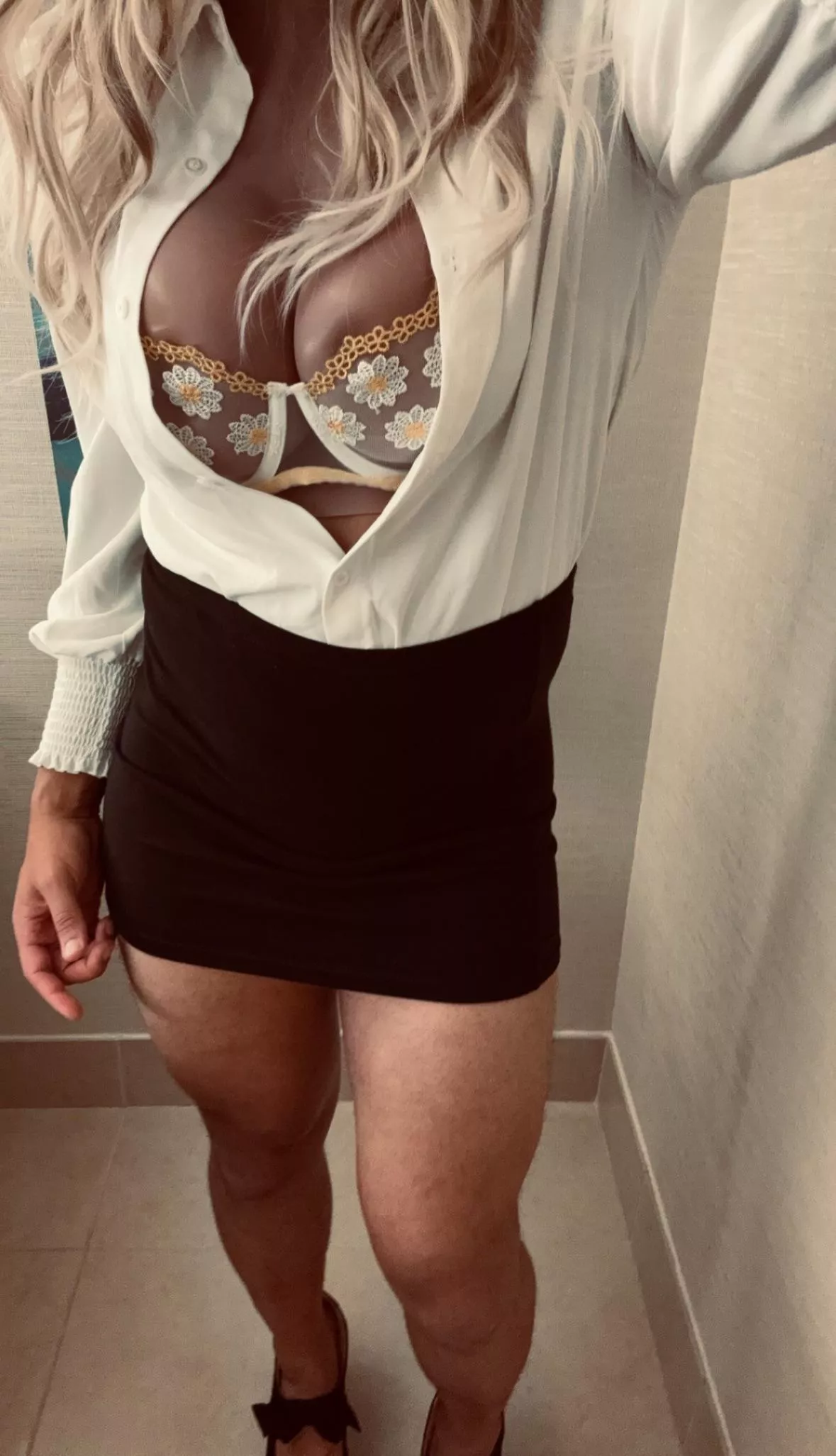 cd secretary looking for love in all the wrong places 