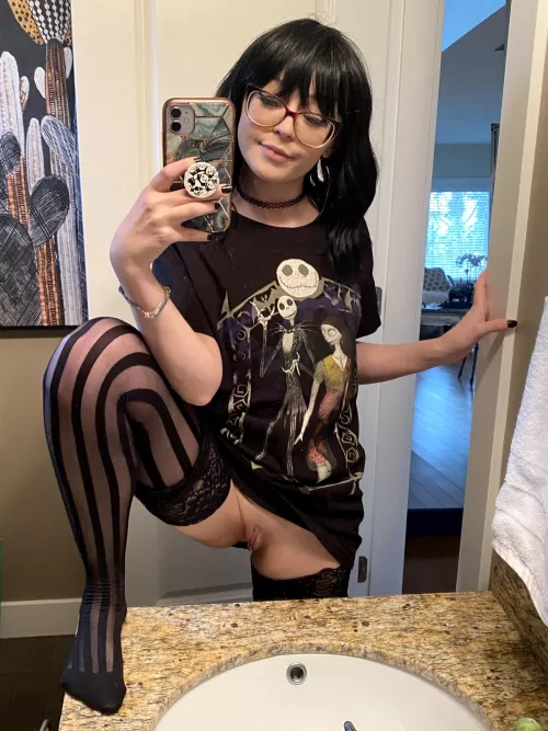 Could anyone use a petite goth nerd who loves being bottomless in their life?