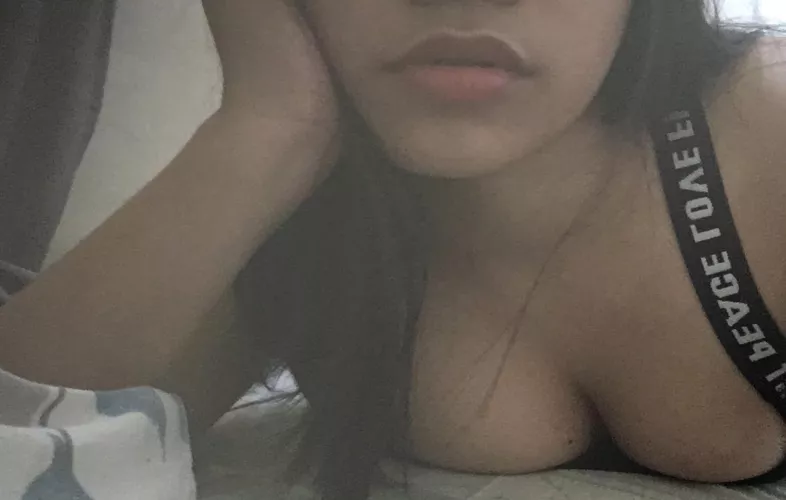 [F] It’s hard trying to take photos with this crappy phone